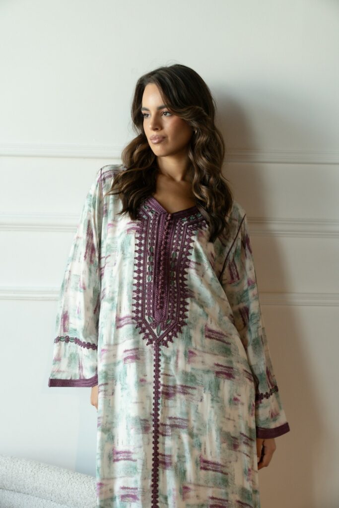 Model in een caftan (tijdelijke testfoto) (1/2)