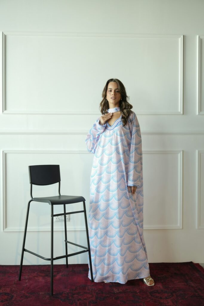 Model in een caftan (tijdelijke testfoto) (2/2)